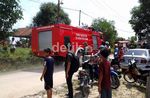 Warga Tonton Evakuasi Bangkai Hawk 200