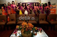 Selain memperebutkan Miss Celebrity 2012, keduapuluh kontestan itu nantinya juga akan menyabet gelar Miss Favorite, Photogenic, Best Hair, Best Skin, Best Acting, dan Best Presenting.