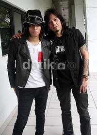 Ovy dan Axel saat ditemui usai acara DahSyat, Studio RCTI, Jakarta Barat, Rabu (17/10/2012). (Gusmun/detikHot).