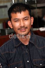 Tatapan Tajam Rio Dewanto