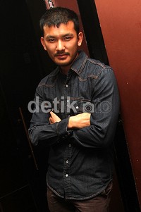 Tatapan tajamnya pun membuat para perempuan semakin meleleh. (Gusmun/detikHot).