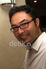 Ekspresi Kocak Surya Saputra