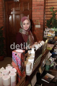 Menurutnya selain untuk mempercantik penampilan, perawatan itu juga punya efek besar untuk vitalitasnya.