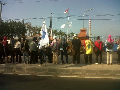Demo Peresmian PLTU Cirebon, Mahasiswa Sempat Blokir Jalur Pantura