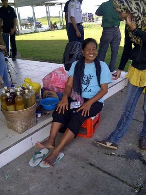Rumini, Penjual Jamu Gendong di Bandara Sorong