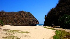 Keindahan Pantai Tersebunyi di Wonosari Gunung Kidul