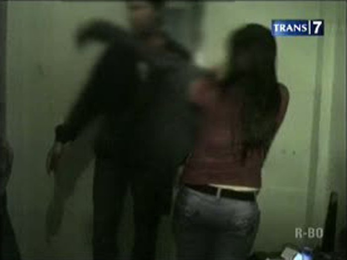 Dirazia, ABG Histeris di Kamar Hotel