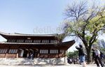 Menjejak Kaki di Istana Deoksugung Seoul