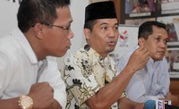 Bantuan lembaga donor dinilai mempunyai motif kepentingan tertentu yang sulit dipertanggungjawabkan.