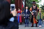 Aksi Unik Penjaga Istana Deoksugung Seoul