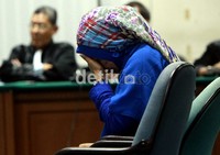Menurut majelis hakim terpenuhi dakwaan primer yakni, Pasal 12 Ayat 1 Huruf a Undang-Undang Pemberantasan Tindak Pidana Korupsi juncto Pasal 55 Ayat 1 Ke-1 KUHP, yakni adanya unsur penyelenggara negara yang menerima hadiah dalam hal ini uang Rp 6 milliar untuk melakukan pengurusan terhadap 3 daerah di Aceh yakni Aceh Besar, Pidie Jaya dan Bener Meriah agar daerah-daerah itu mendapatkan dana DPID. Ramses/detikcom.