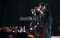Tak hanya Coboy Junior, tampak juga banyak artis pendukung yang meramaikan acara tersebut.