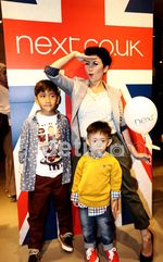 Keceriaan Keluarga Indy Barends