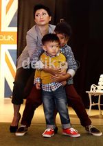 Keceriaan Keluarga Indy Barends