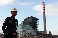 Pembangkit listrik tenaga uap (PLTU) Cirebon yang menghabiskan investasi mencapai 825 juta dolar AS atau sekitar Rp 8 triliun tersebut dibangun konsorsium Indika Energy Tbk, Marubeni Corporation, Korea Midland Power Company, dan Samtan Co Ltd dengan skema pembangkit listrik swasta (power producer independent/IPP). Agus Trimukti/Humas PLN.