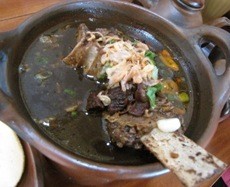 Kentalnya Kuah Rawon WOJ yang Gurih