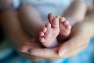 Pasca Lahiran, Belaian Ibu Saja Bisa Redakan Stres Bayi