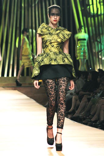 Sebastian Gunawan Collection 2013 Club Dahlia at Grand Ballroom Hotel Mulia. Senayan. Jakarta. [Foto: Mohammad Abduh/Wolipop]