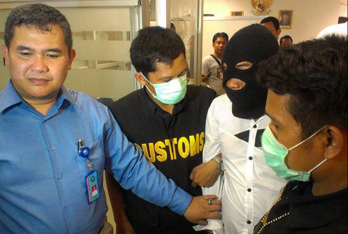 Bawa 1 Kg Sabu & 1.000 Butir Ekstasi, Seorang Pria Ditangkap di Makassar