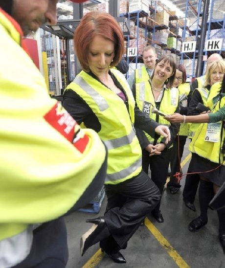 4 Insiden PM Julia Gillard VS Sepatu Hak Tinggi 