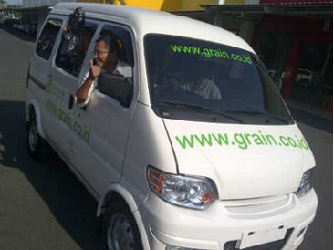 Dahlan Iskan Jajal Angkot Listrik di Surabaya