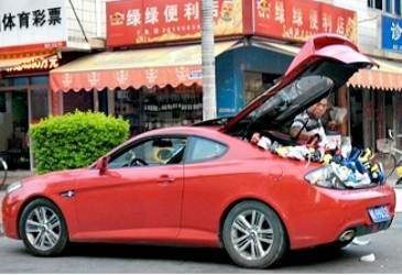 Jualan Sepatu Palsu di Sedan Sport