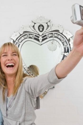 Dari Kaca Sampai Kamera, Semua Ini Bisa Bantu Kecilkan Perut