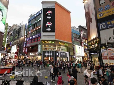 Mengintip Myeongdong, Surga Belanja di Seoul