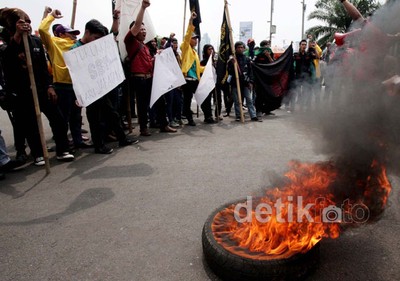 Mahasiswa Demo DPR Tolak RUU Kamnas