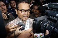 Rusli Zainal keluar gedung KPK setelah diperiksa penyidik KPK. Ramses/detikcom.