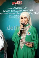 Gaya Islami Berliana Febrianti