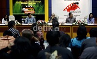 Dukungan yang akan diberikan oleh kementerian terkait perihal pengembangan film-film pendek ini tentunya bukan hanya untuk di dalam negeri, malainkan untuk di luar negeri.