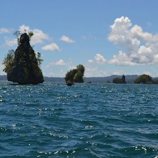 Menyusuri Gugusan Pulau Karang Terindah di Raja Ampat
