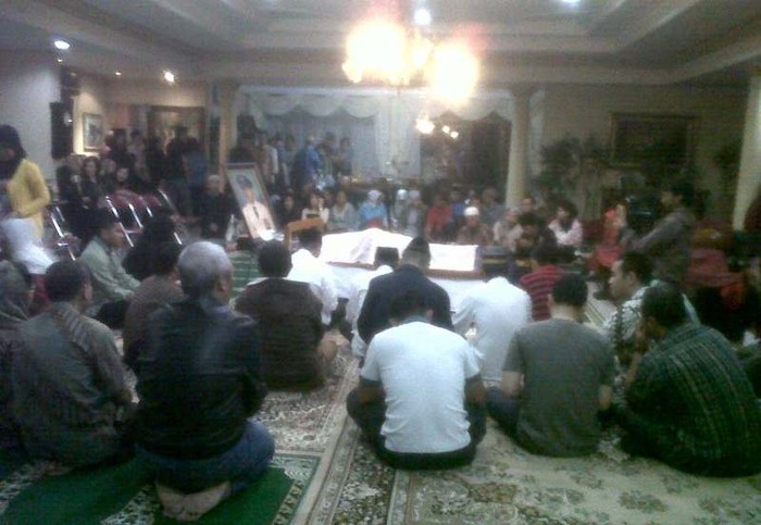 Sutiyoso dan Ical Melayat ke Rumah Duka Wiyogo Atmodarminto