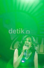 Syaharani & Queenfireworks Awali JakJazz 2012