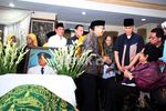 Wapres Melayat Alm. Wiyogo Atmodarminto