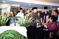 Boediono memberikan ucapan belasungkawa kepada istri (Alm) Wiyogo Atmodarminto dan putra-putri almarhum.