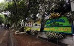 Bunga Duka Cita Penuhi Rumah Mantan Gubernur DKI