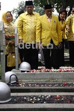 Ical Tabur Bunga di TMP Kalibata