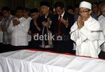 Jokowi Serahkan Jenazah Wiyogo ke TNI