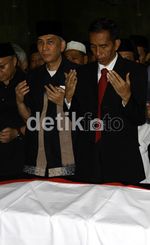 Jokowi Serahkan Jenazah Wiyogo ke TNI