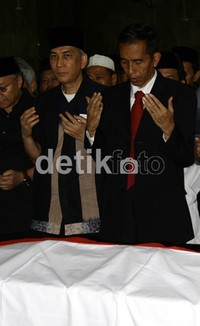 Jokowi berdoa untuk almarhum. Ramses/detikcom.