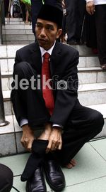 Jokowi Serahkan Jenazah Wiyogo ke TNI