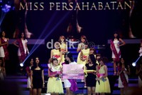 Mereka juga turut serta memberikan hadiah kepada pemenang kategori Miss Persahabatan 2012 dalam ajang Miss Celebrity 2012.
