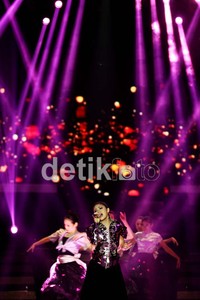 Lihat begitu menariknya aksi IDP bersama pada dancer.