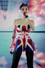 Aksi Panggung Seksi & Enerjik Duo Maia