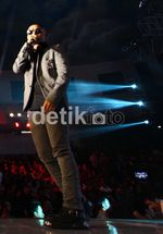 Pasha Ungu Berkepala Plontos