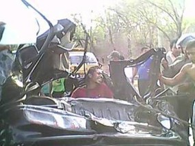 Truk Tabrak Pick Up Hingga Terbakar, 1 Tewas 3 Luka Bakar