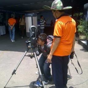 Ratusan Siswa di Bandung Ikuti Festival Sains Antariksa 2012