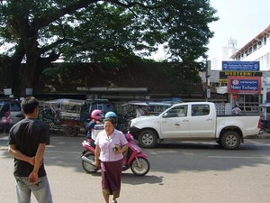 Jumat Penuh Berkah di Vientiane. [Keliling Asia Tenggara]
